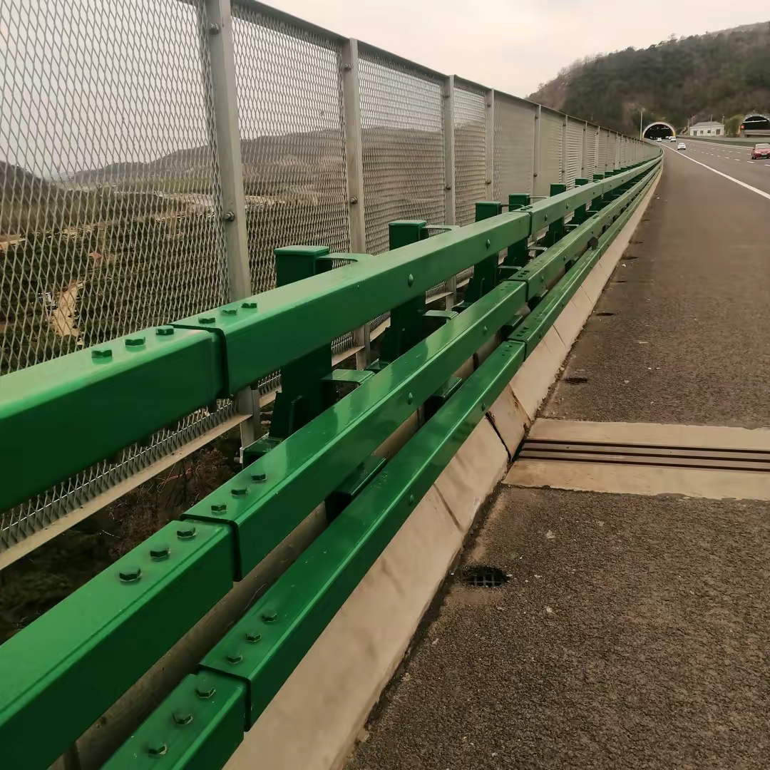 高速公路防撞护栏